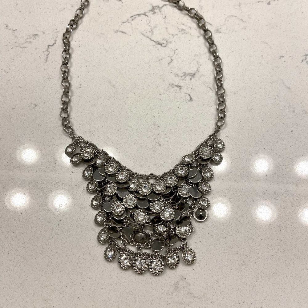 VERY PRETTY adjustable silver-toned necklace!